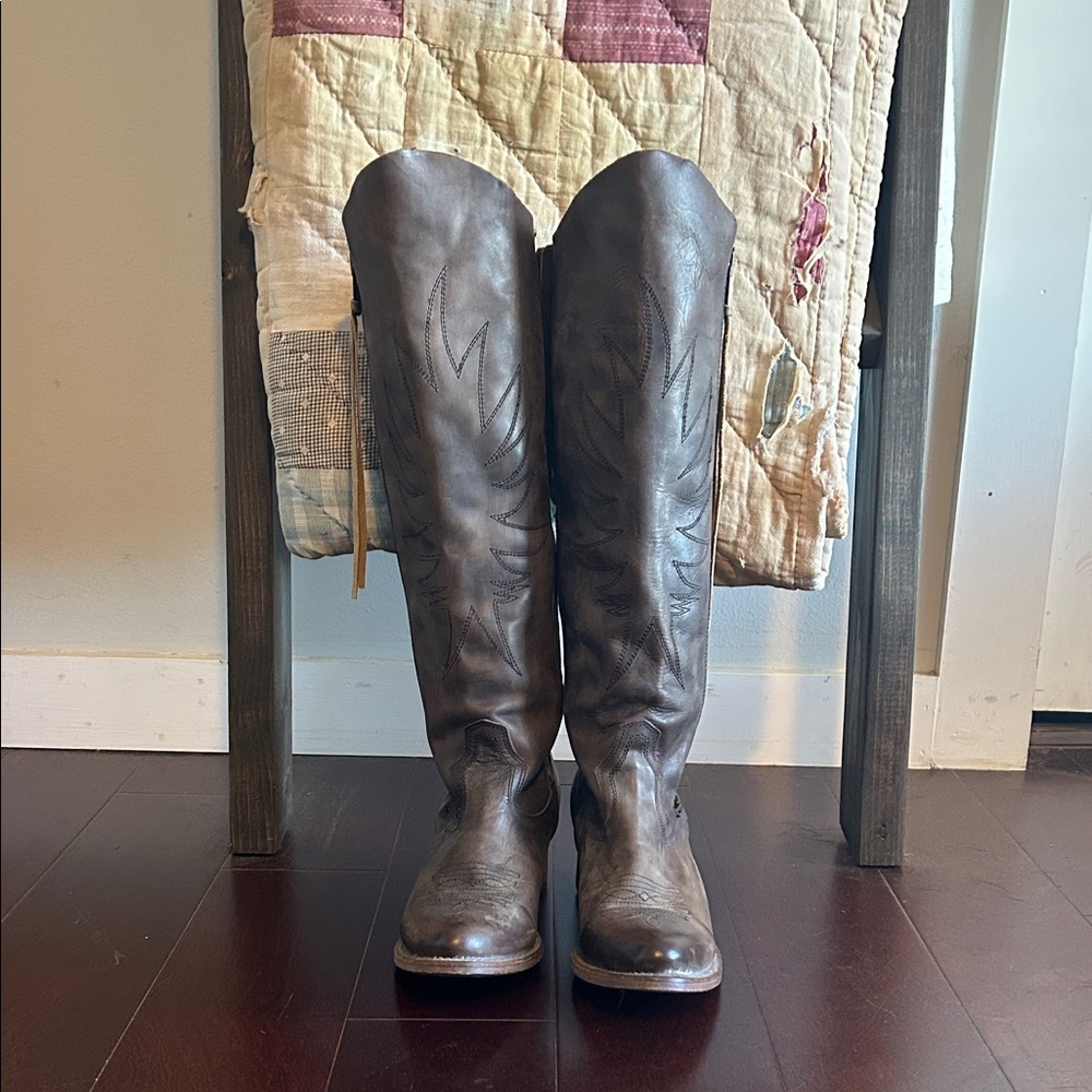 Freebird whisper boots. Like new, worn once. Size 10